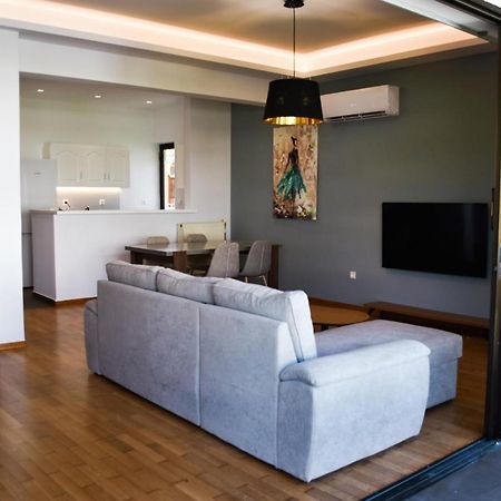 Βright Walled Designed Apt In Glyfada Center Atene Esterno foto