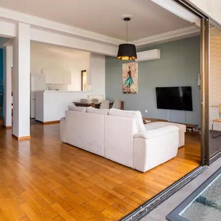 Βright Walled Designed Apt In Glyfada Center Atene Esterno foto