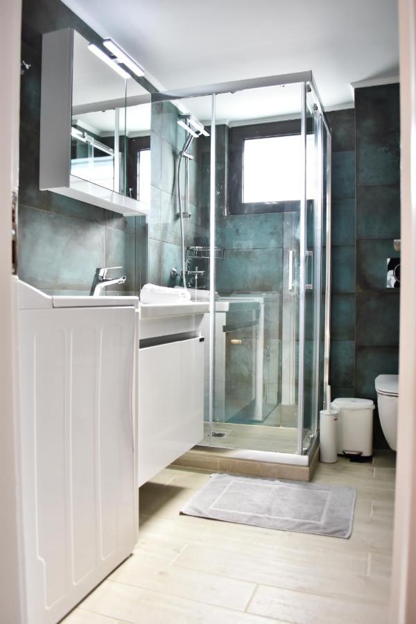 Βright Walled Designed Apt In Glyfada Center Atene Esterno foto
