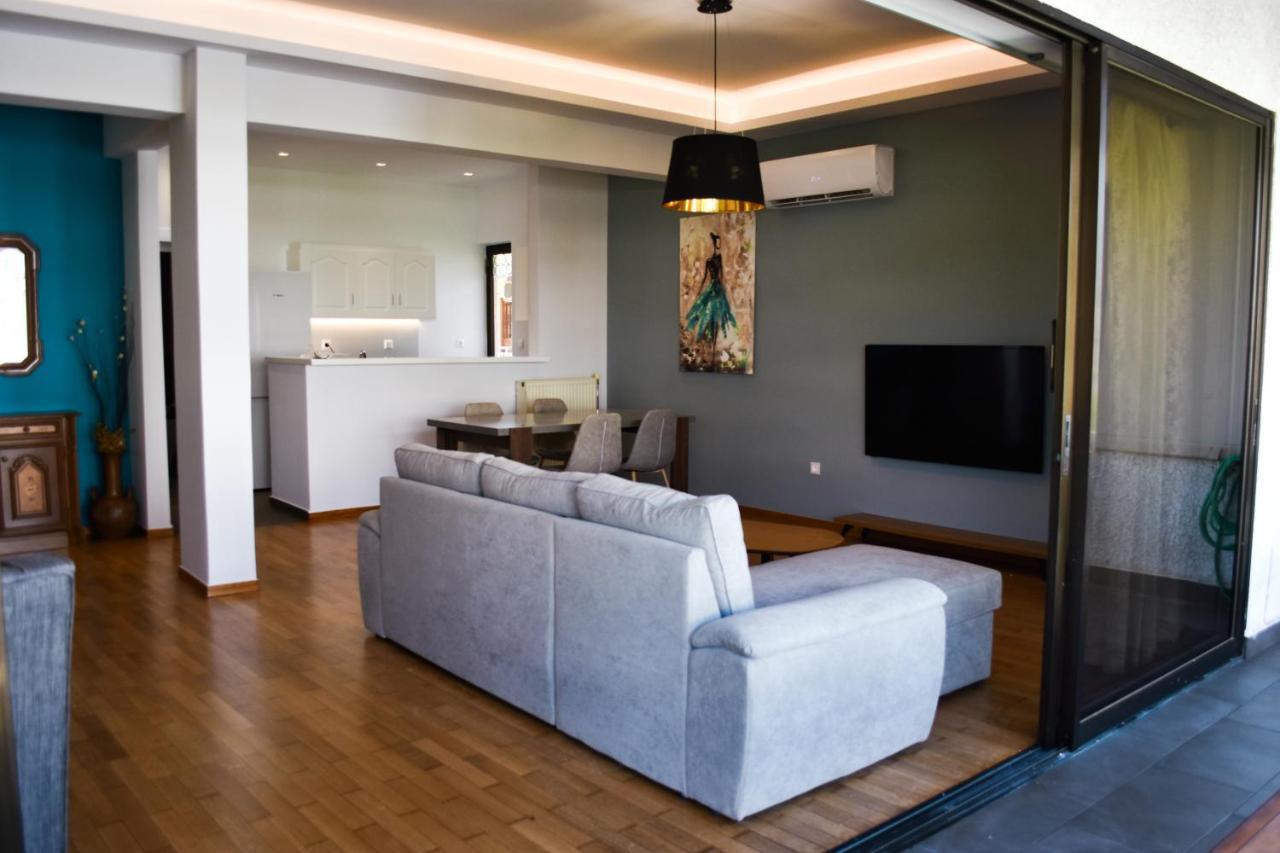 Βright Walled Designed Apt In Glyfada Center Atene Esterno foto