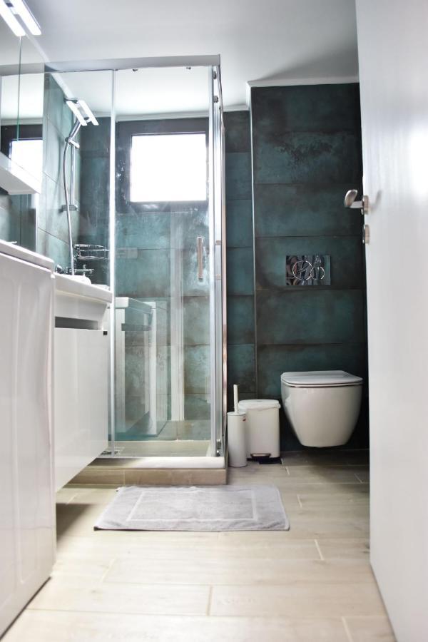 Βright Walled Designed Apt In Glyfada Center Atene Esterno foto