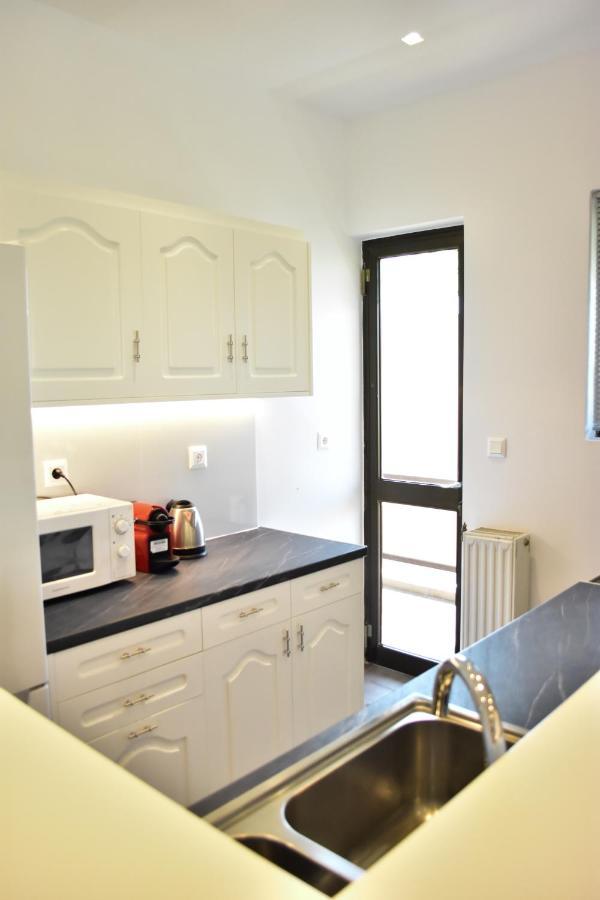 Βright Walled Designed Apt In Glyfada Center Atene Esterno foto