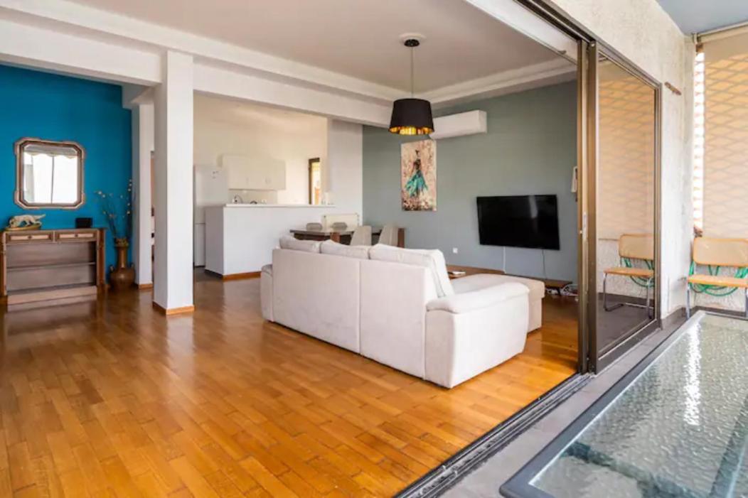 Βright Walled Designed Apt In Glyfada Center Atene Esterno foto
