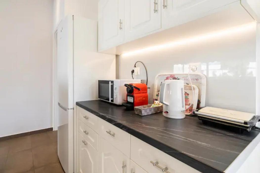 Βright Walled Designed Apt In Glyfada Center Atene Esterno foto