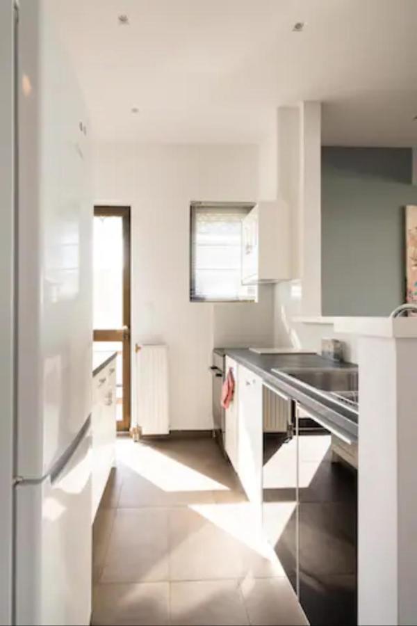 Βright Walled Designed Apt In Glyfada Center Atene Esterno foto
